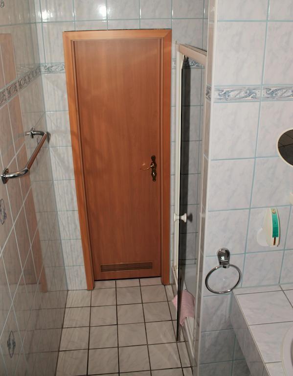 Hotel Garni Zum Adler Gensingen Pokoj fotografie