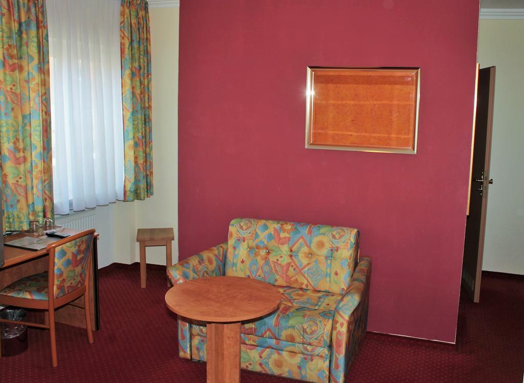 Hotel Garni Zum Adler Gensingen Pokoj fotografie