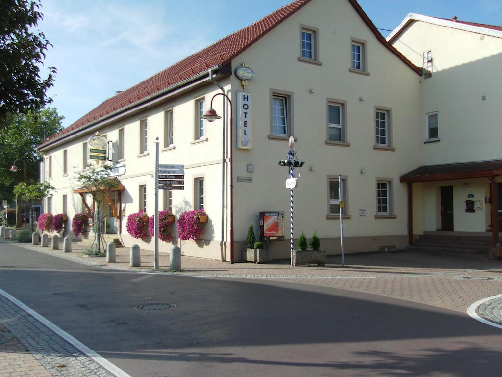 Hotel Garni Zum Adler Gensingen Exteriér fotografie